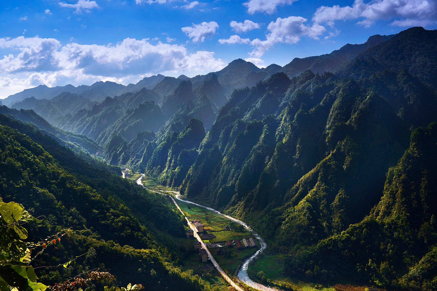 重庆城口:巍巍群山峻 荡荡气势宏