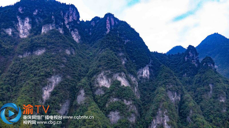 马武镇,地处七曜山麓,位于石柱县东南方,素有石柱"东南门户"的美誉.