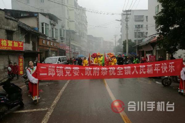 其中,起源于清代的二郎高跷享誉川渝两地,已成为合川区的一张文化名片