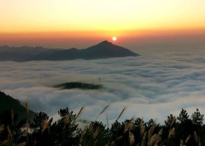 武陵山云海美景 黄河/摄