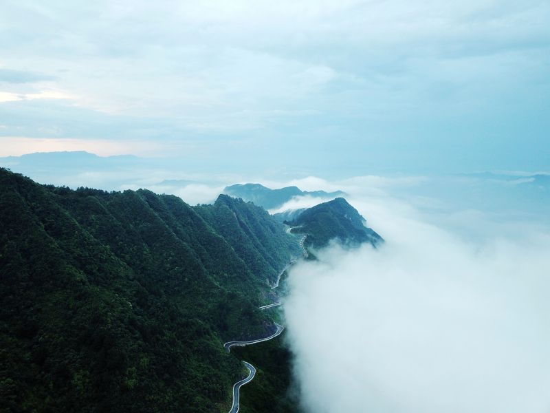 2.2019年8月3日拍摄于万盛黑山南门-石林公路。（刘琳 摄）