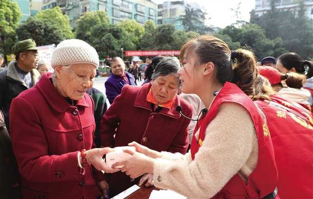 老有所养 幼有所育 弱有所扶 垫江 架起党群"连心桥"增加群众获得感