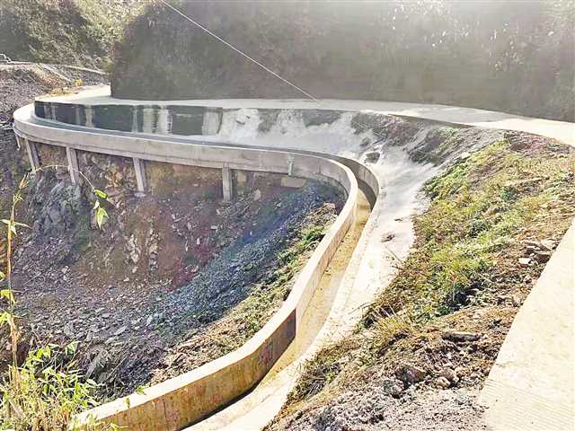 秀山鑫发锰渣场正在建设的渣场泄洪沟.(秀山县委宣传部供图)