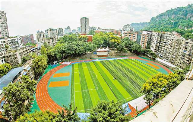 天津市对口援建的万州二中.冉孟军 摄