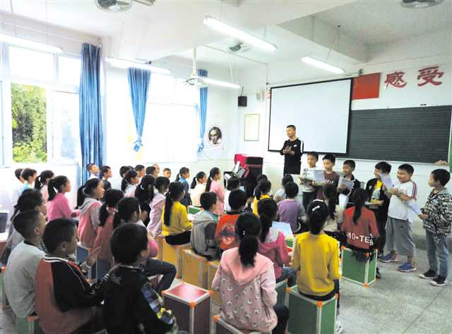   聊城市陈瑞新老师为高谷中心校支教示范课