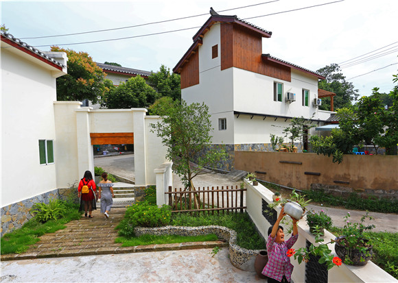 5c06437b-ce31-4421-a415-e143c135d135