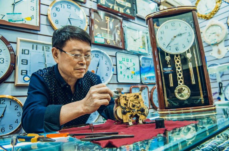 重庆"钟表大师"罗义:任凭时间流逝,坚守匠心不变-重庆新时代文明实践