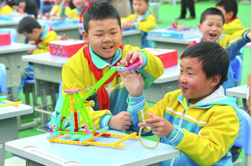 涪陵江东凉塘小学学生参加科技活动
