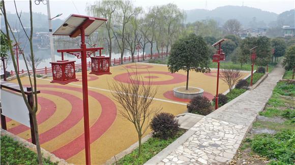 2018年歌乐山镇在天池环湖步道旁打造党建文化园