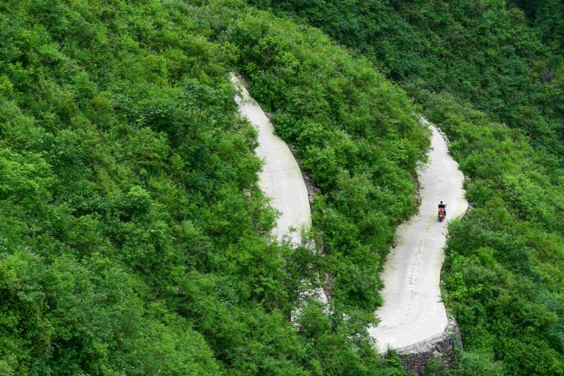 小河镇小河村脱贫路。（摄影：冉川）