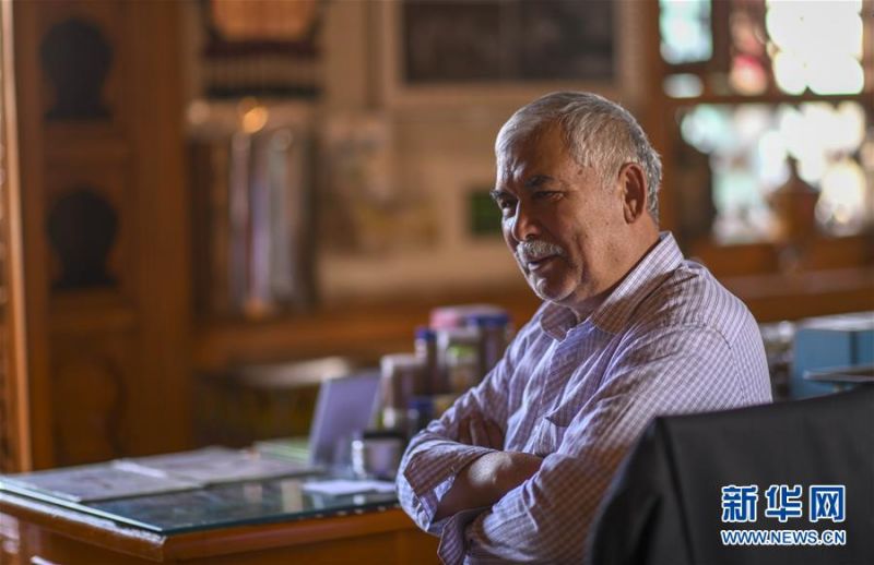 在新疆喀什老城的“百年茶馆”,老板买买提·吾斯满正在休息(5月17日摄)。 新华社记者 赵戈 摄