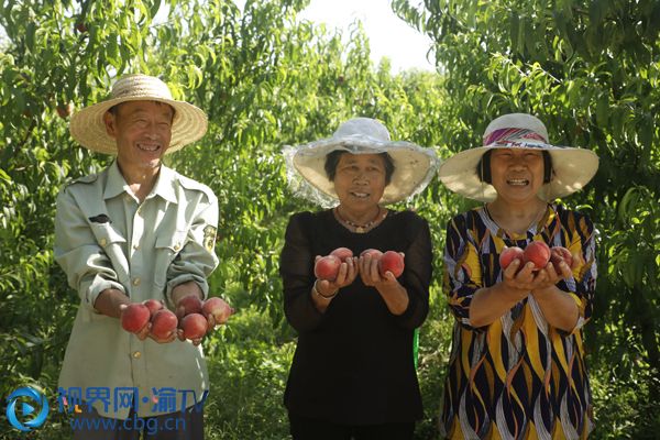 豐收的喜悅。（攝影：劉錦）