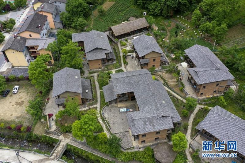 　　城口县东安镇亢谷景区的一个民宿集中点（无人机照片，5月27日摄）。新华社记者 刘潺 摄