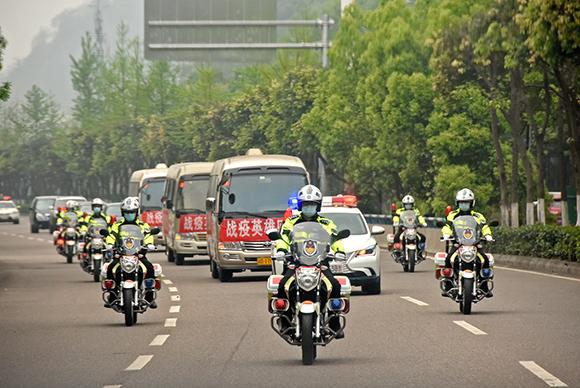 警用摩托護行援鄂醫(yī)療隊車隊