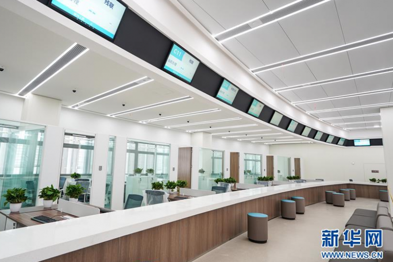 这是6月5日拍摄的南京江北新区市民中心的服务区。新华社记者 李博 摄