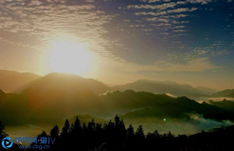 晨曦徐徐拉開了帷幕，又是一個絢麗多彩的早晨。黃祖滿 攝