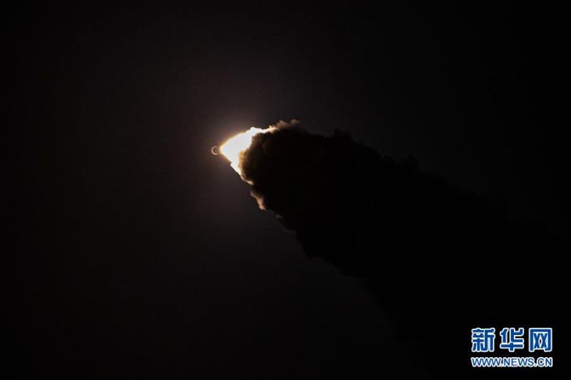 　5月30日4时13分，我国在西昌卫星发射中心用长征十一号运载火箭，采取“一箭双星”方式，成功将新技术试验卫星G星、H星发射升空，卫星顺利进入预定轨道，任务获得圆满成功。新华社发（郭文彬 摄）