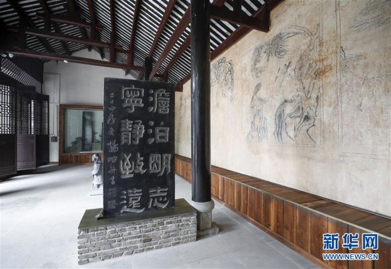 　这是6月18日在重庆市奉节县白帝城拍摄的完成前期迁移保护的部分碑刻。 近日，重庆白帝城碑林保护修缮工程启动，前期碑刻迁移保护工作基本完成，目前碑刻修复正处于方案编制阶段。白帝城碑林现有隋代以来碑刻两百余通，具有突出的历史、艺术价值。此次保护性修复坚持最小干预的原则，按编制修复方案对碑刻进行病虫害治理、防侵蚀风化，文字修复研究等。 新华社记者 黄伟 摄