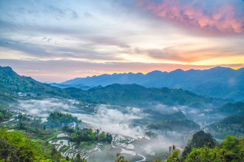 蓄滿溪水的梯田，層層疊疊，宛若畫卷。（攝影：冉川）