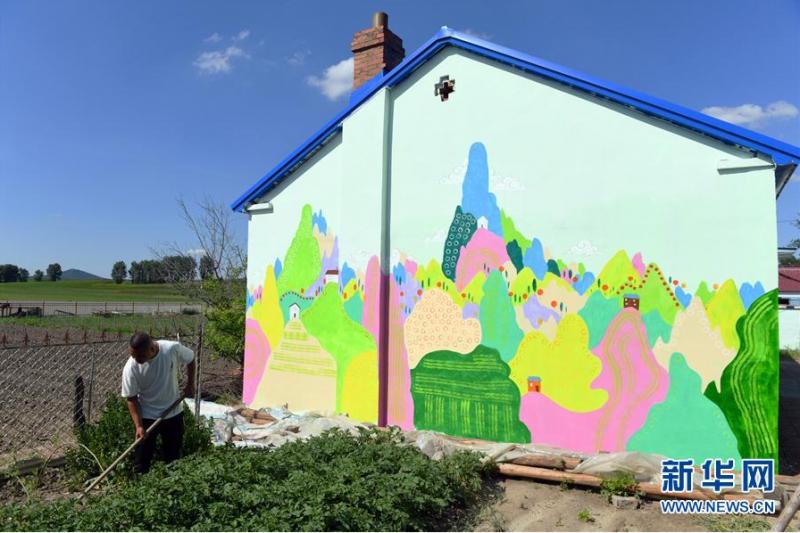 6月18日，清水村农民在劳作。 新华社记者 林宏 摄