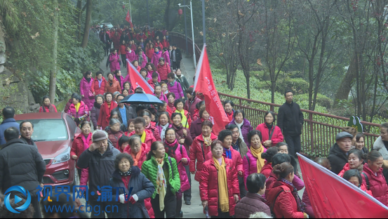 萬州區(qū)舉辦迎新年登高群眾登山活動353