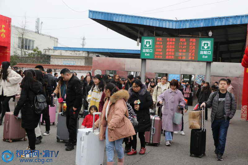 到站乘客。