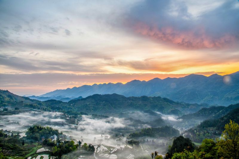 蓄滿溪水的梯田，層層疊疊，宛若畫卷。（攝影：冉川）