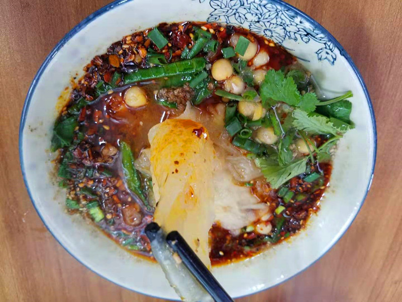 95后男生为重庆小面代言:黄氏转转面