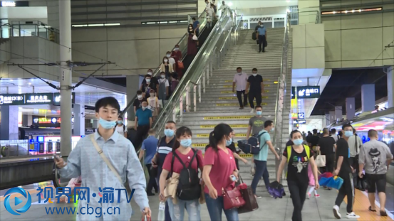 重庆火车站：返程客流到来 今天预计发送旅客15万人(1)(1)613