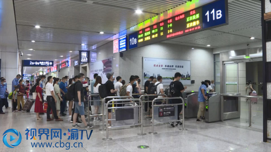 重庆火车站：返程客流到来 今天预计发送旅客15万人(1)(1)610