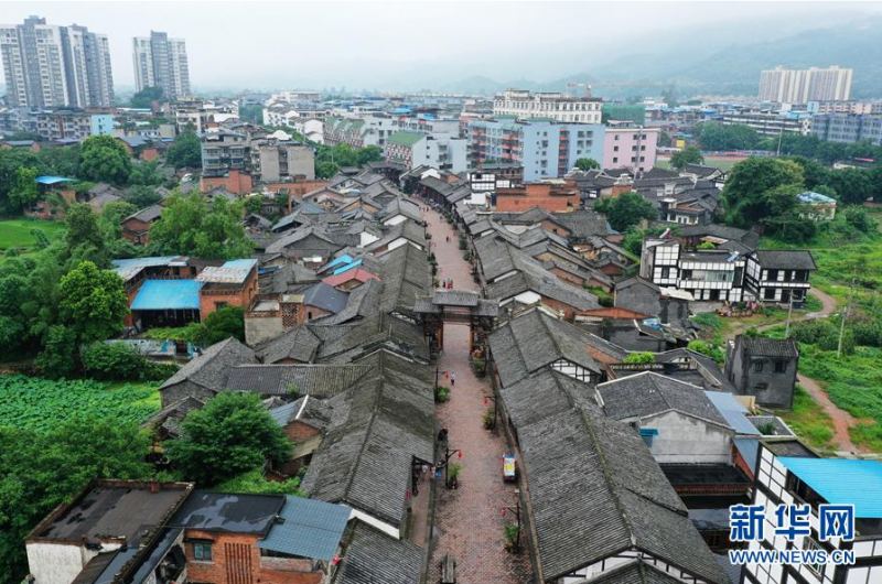这是6月27日拍摄的安陶小镇风光（无人机照片）。新华社记者 王全超 摄