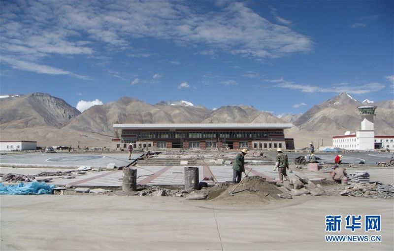 初具规模的阿里昆莎机场候机楼(2009年8月29日摄)。 新华社发