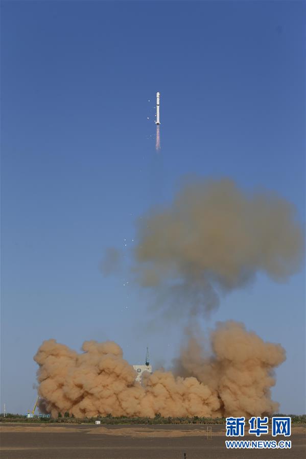 7月5日7时44分，我国在酒泉卫星发射中心用长征二号丁运载火箭，成功将试验六号02星送入预定轨道，发射获得圆满成功。 新华社发（单彪 摄）2