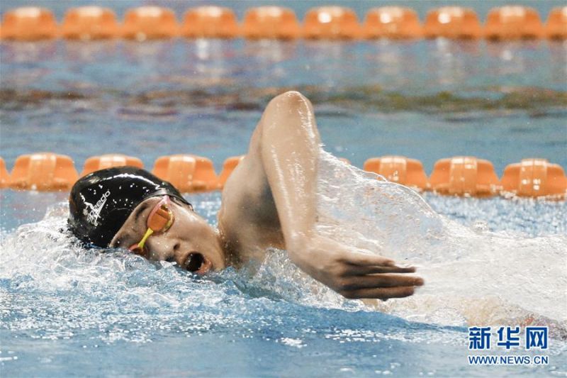 7月4日，安徽省游泳队运动员刘语樵在男子200米自由泳比赛中。 当日，安徽省游泳队在安徽省浩沙游泳馆举行今年第二场测试赛，26名运动员参加了17个项目的比赛。本场测试赛旨在检验疫情期间队伍封闭训练的成果，营造以赛代练和以赛促练的氛围。 新华社记者 黄博涵 摄