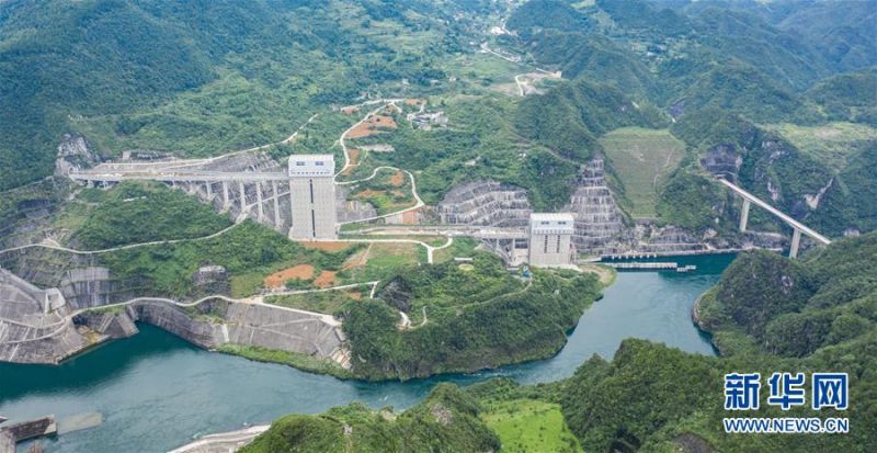 　　构皮滩水电站通航工程垂直升船机（7月2日摄，无人机照片）。新华社记者 陶亮 摄