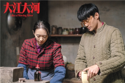 　电视剧《大江大河》中，童瑶和王凯饰演姐弟俩。