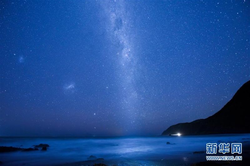 这是7月10日晚在新西兰首都惠灵顿郊外拍摄的星空。 新华社记者 郭磊 摄3