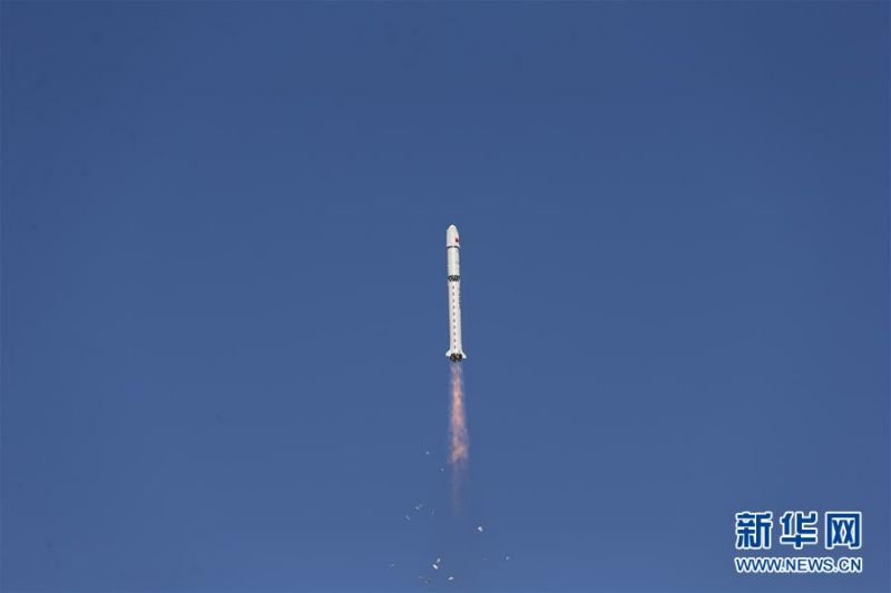 7月5日7时44分，我国在酒泉卫星发射中心用长征二号丁运载火箭，成功将试验六号02星送入预定轨道，发射获得圆满成功。 新华社发（单彪 摄）4