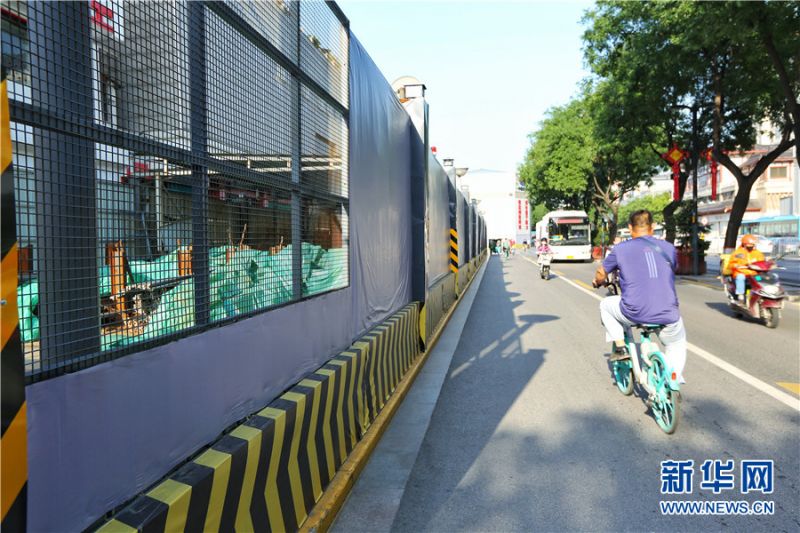 西安市东大街一处工地围栏。新华网发 刁丽艳 摄