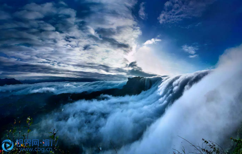 金佛山流云。摄影：陈荣森