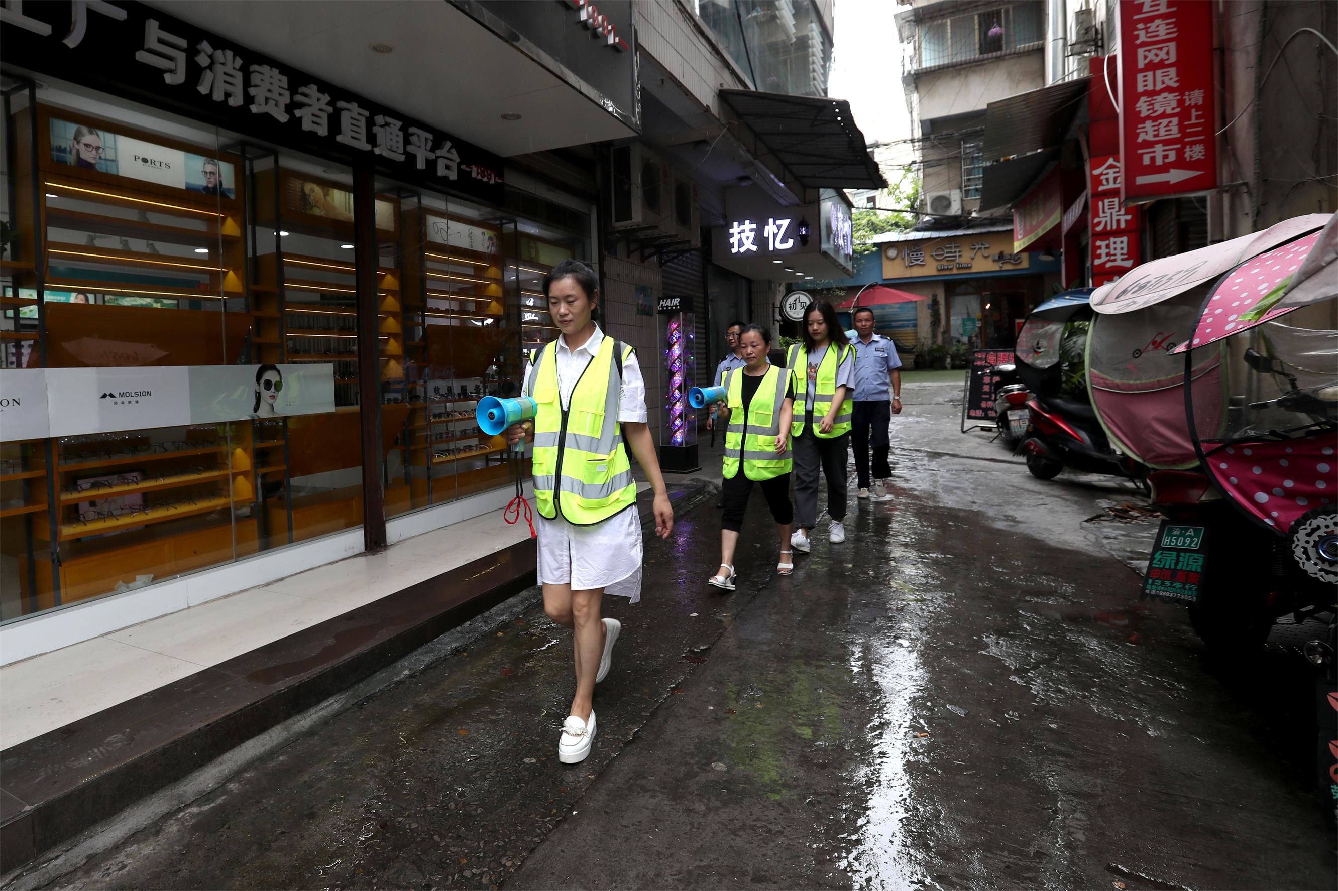 警力有限民力无穷今年以来在昌元街道各村社区有这样一群自发组建的
