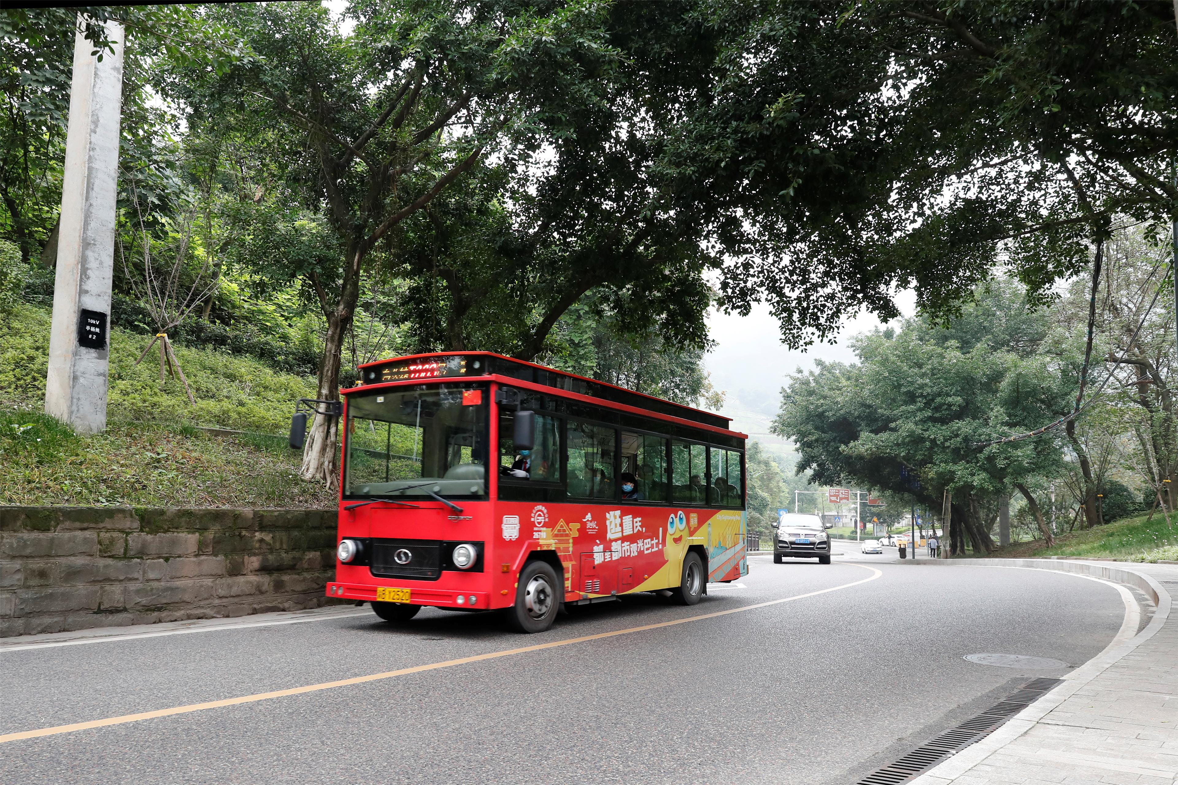 乘坐特色旅游公交 感受绿色环保旅游