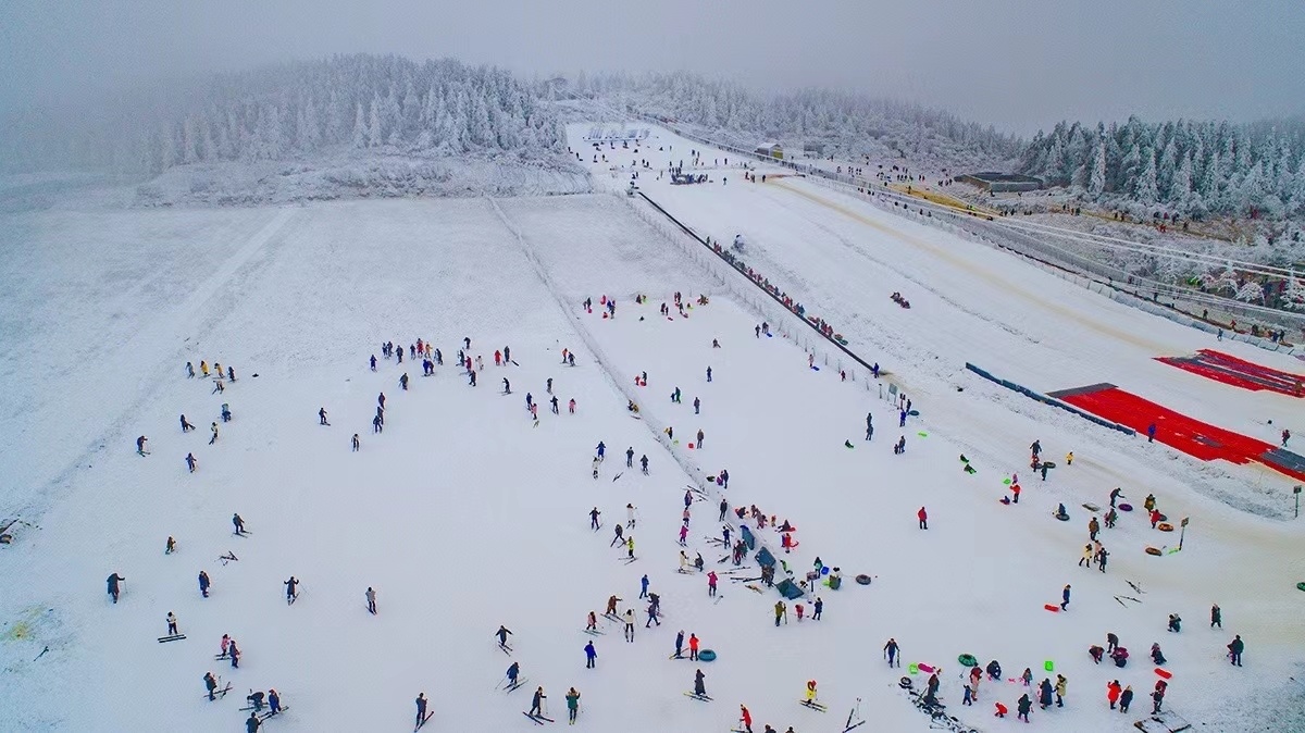 重慶武隆下雪啦走到仙女山滑雪去