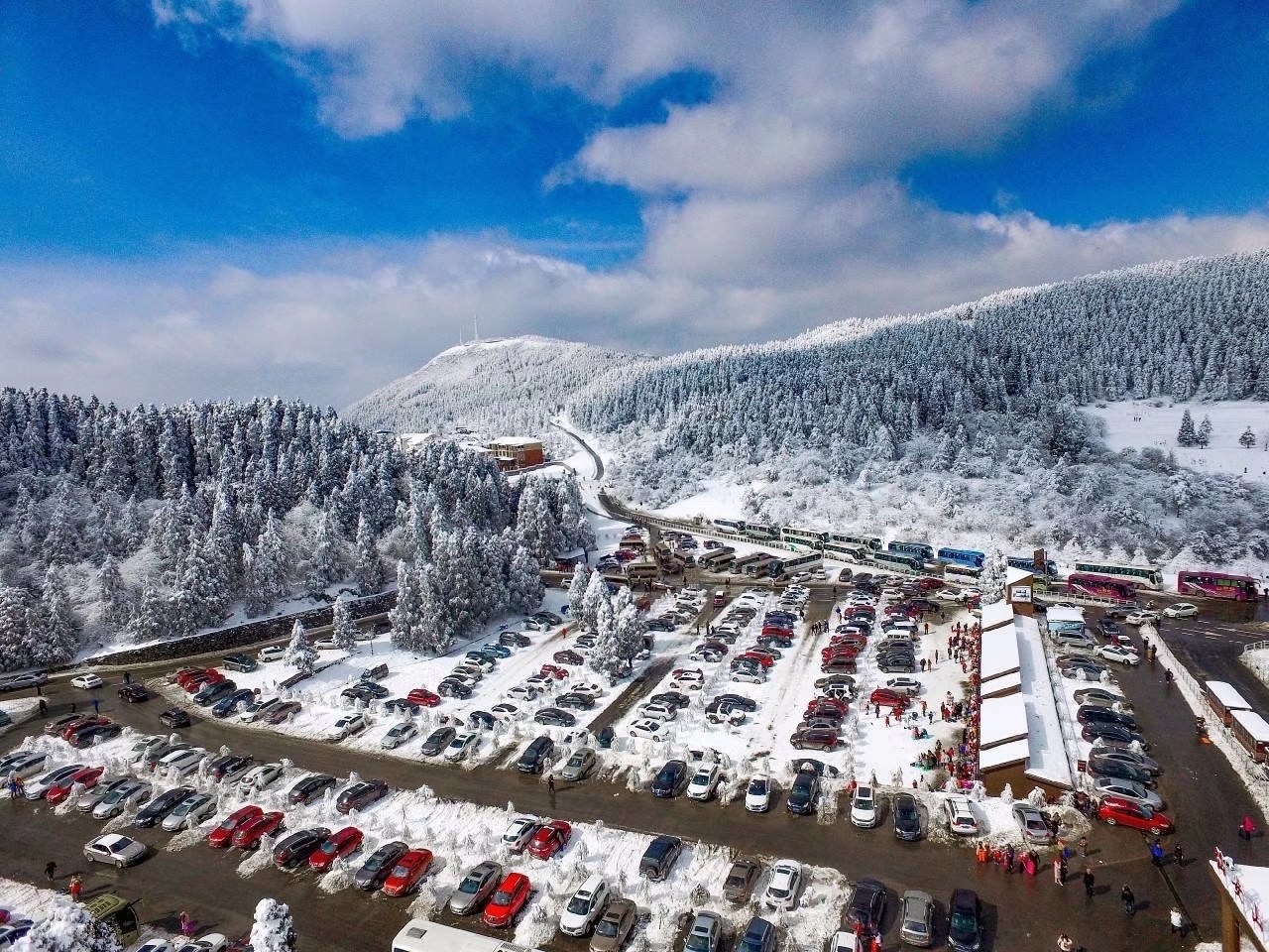重庆武隆:下雪啦!走,到仙女山滑雪去