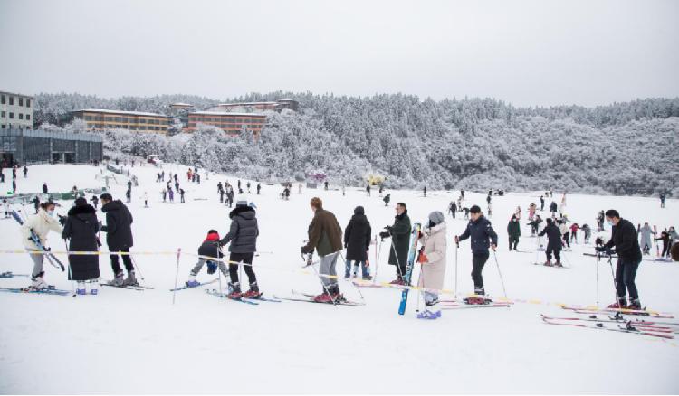 元旦假期 我市冰雪旅游热火朝天(配韩毅文(5730267)-20210103223055.png