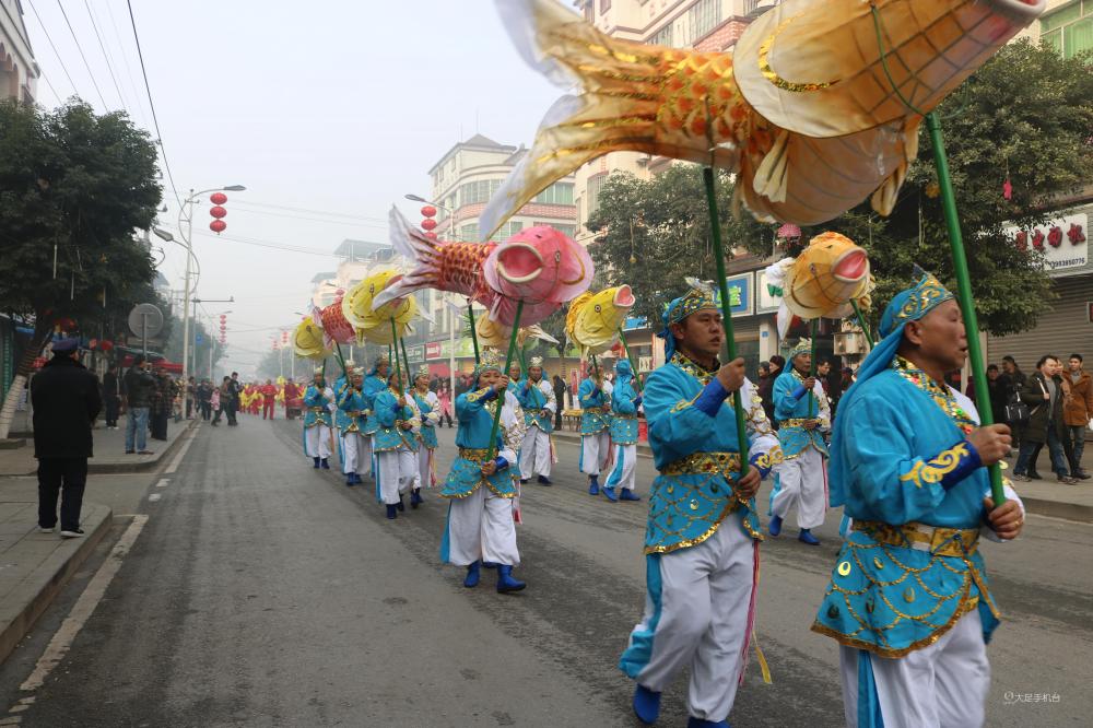 万古镇鲤鱼灯舞拜大年抹不掉的乡愁