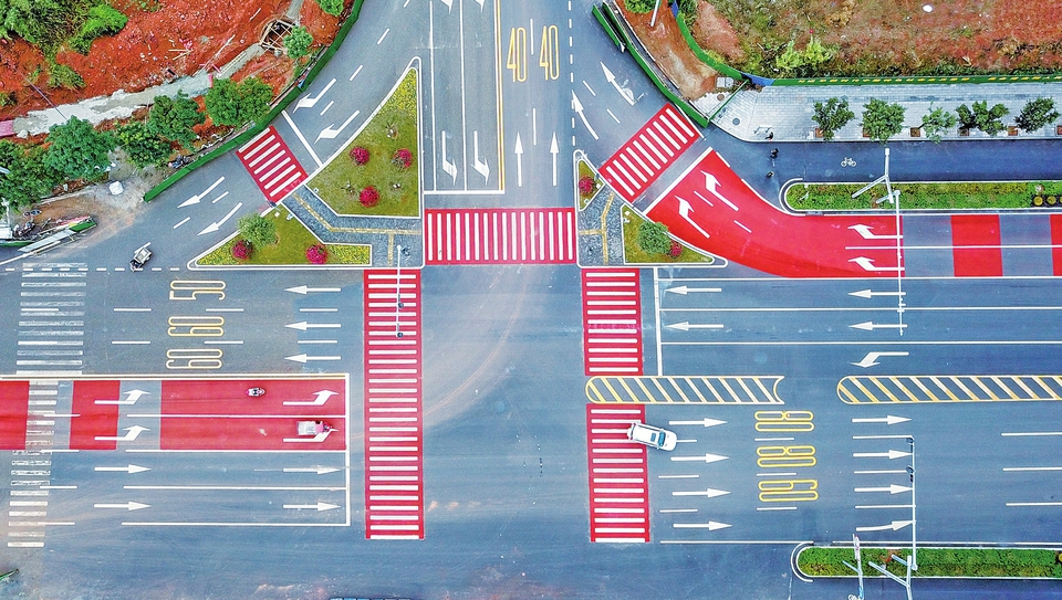 彩色斑马线惊艳街头