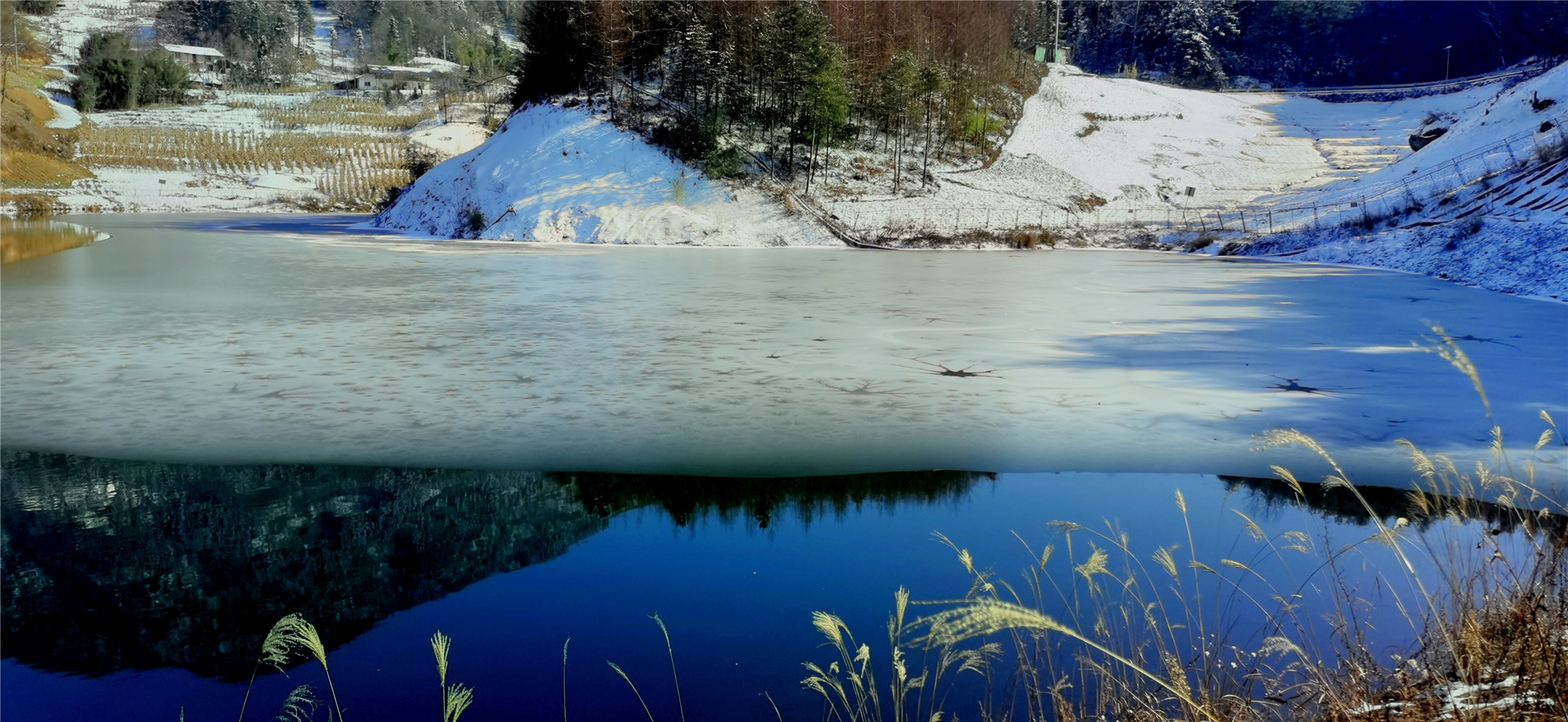 雪后风光,半湖寒水半湖冰.温开梅摄