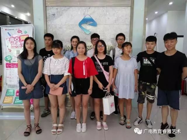 万中,江南中学等学生到电视台参观学习