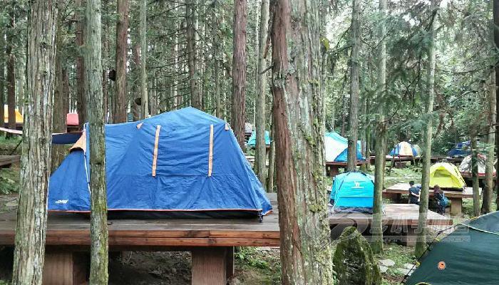 快讯摩围山迎来避暑旺季